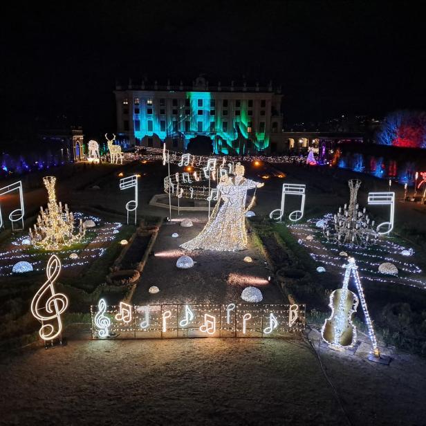 Eine Musikalische Lichterkonstruktion im Kronprinzenpark Schloss Schönbrunn