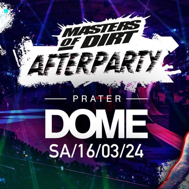 Ein Motocrossfahrer führt einen Stunt in der „Masters of Dirt Afterparty“ im Prater Dome auf.