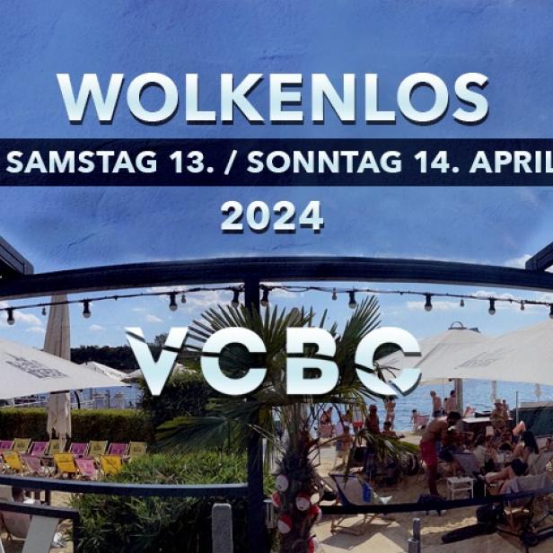 Eine Strandbar mit dem Schriftzug „VCBC“ unter blauem Himmel und der Ankündigung „Wolkenlos“ am 13. und 14. April 2024.