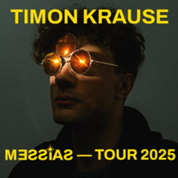Ein Porträt von Timon Krause mit einer speziellen Brille für seine „Messias“-Tour 2025.