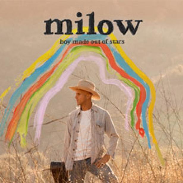 Das Albumcover von Milows „Boy Made Out of Stars“ zeigt den Sänger in einem Feld mit einem Regenbogen darüber.