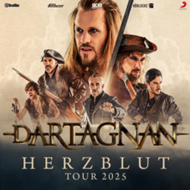 Das Cover der „Herzblut“-Tour 2025 von D’Artagnan zeigt die Bandmitglieder in historisch anmutenden Kostümen.