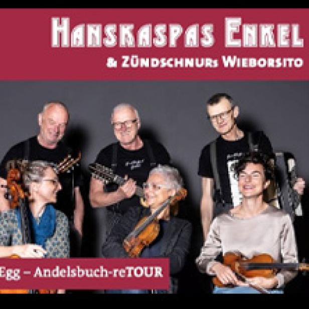 Die Musikgruppe „Hanskaspa's Enkel & Zündschnurs Wieborsito“ mit ihren Instrumenten.