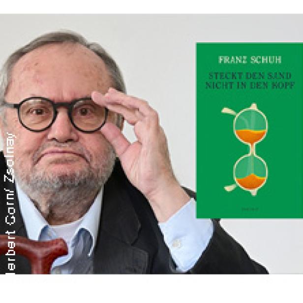 Der Autor Franz Schuh mit seinem Buch „Steckt den Sand nicht in den Kopf“.