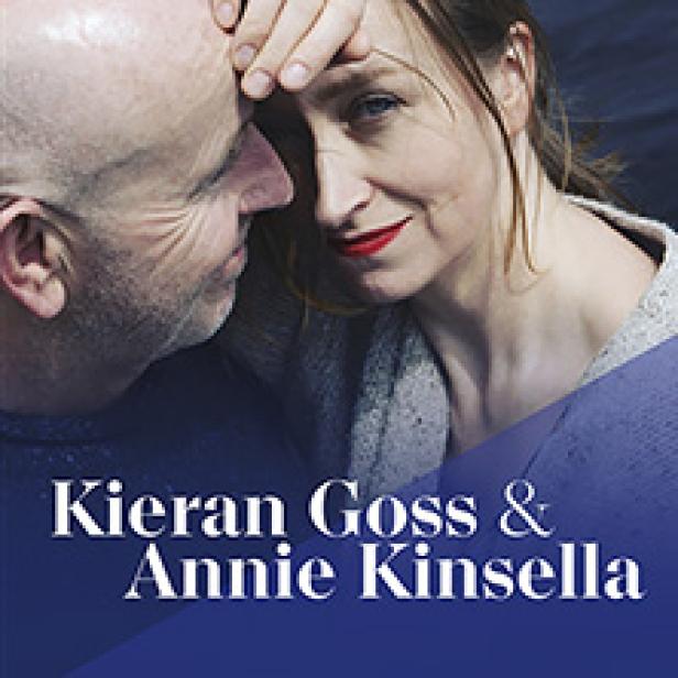 Ein Mann und eine Frau, Kieran Goss und Annie Kinsella, stehen eng zusammen.