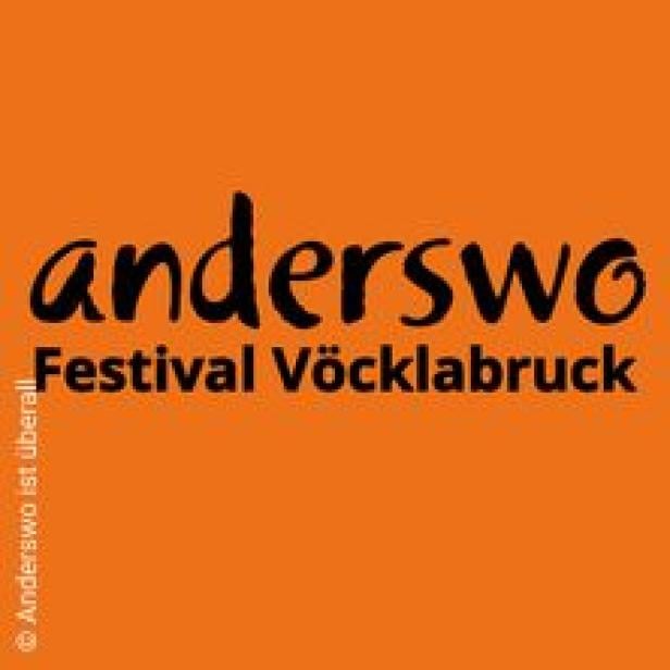 Logo des „anderswo Festival Vöcklabruck“ auf orangefarbenem Hintergrund.