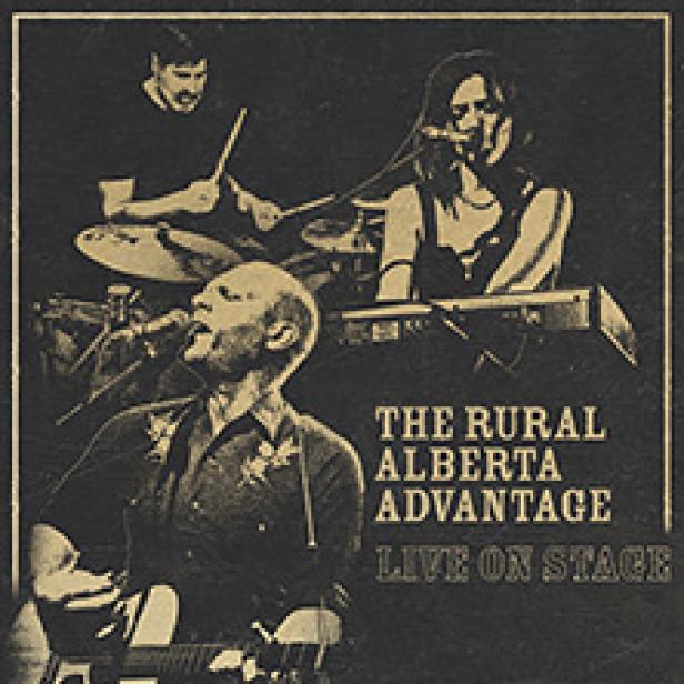 Das Cover des Live-Albums „Live On Stage“ von The Rural Alberta Advantage zeigt die Band auf der Bühne.